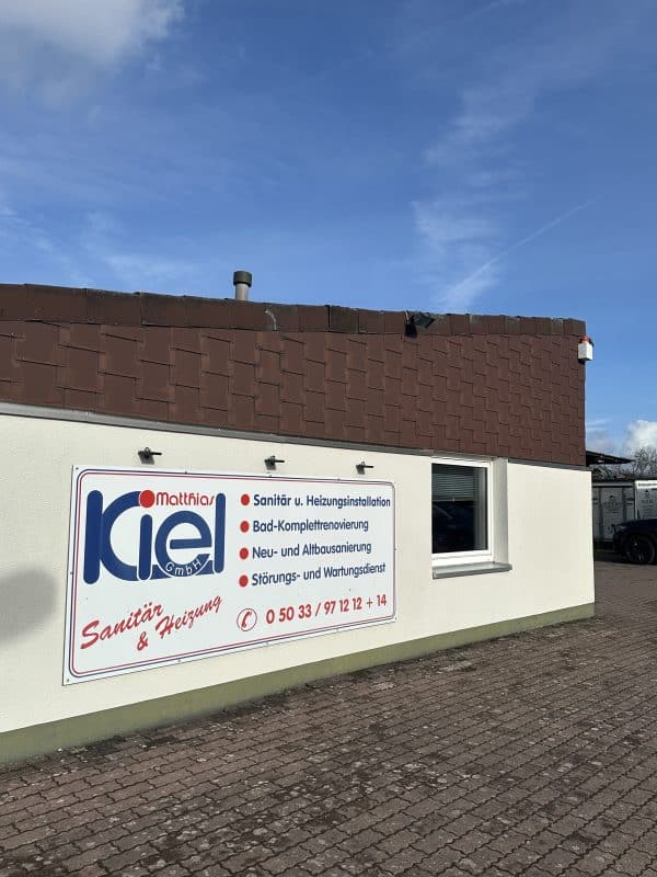 gebaeude-der-firma-kiel-sanitaer-aussen-ausschnitt