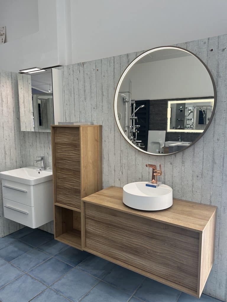 runder-Badezimmerspiegel-der-Marke-Sapho